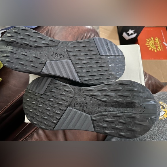 Adidas Avryn Men’s 5 running shoe- new - Picture 2 of 4